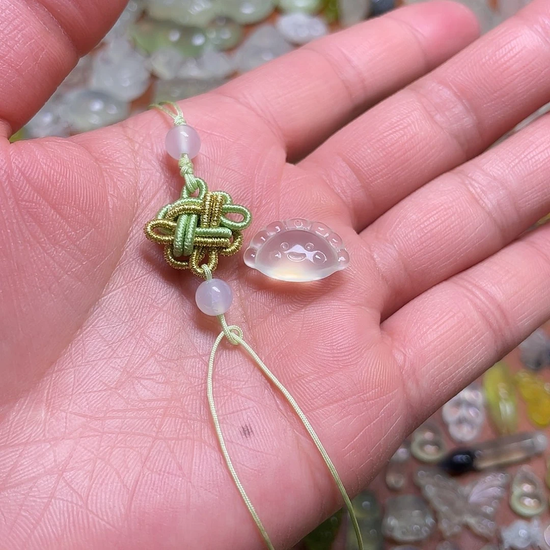 甜***汁蛇纹石玉未镶嵌吊坠