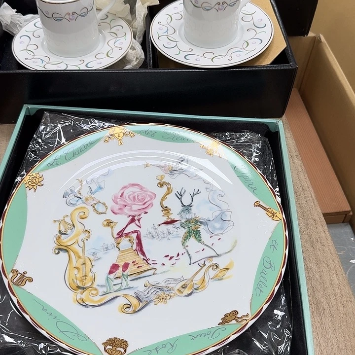 瓷片C*C噗哈哈哈哈哈哈哈哈哈我笑