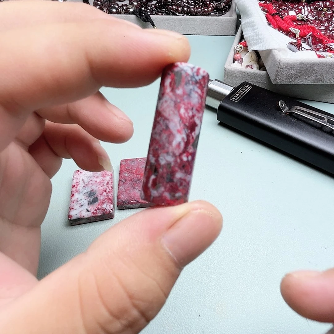 粗砂天然朱砂辰石吊坠