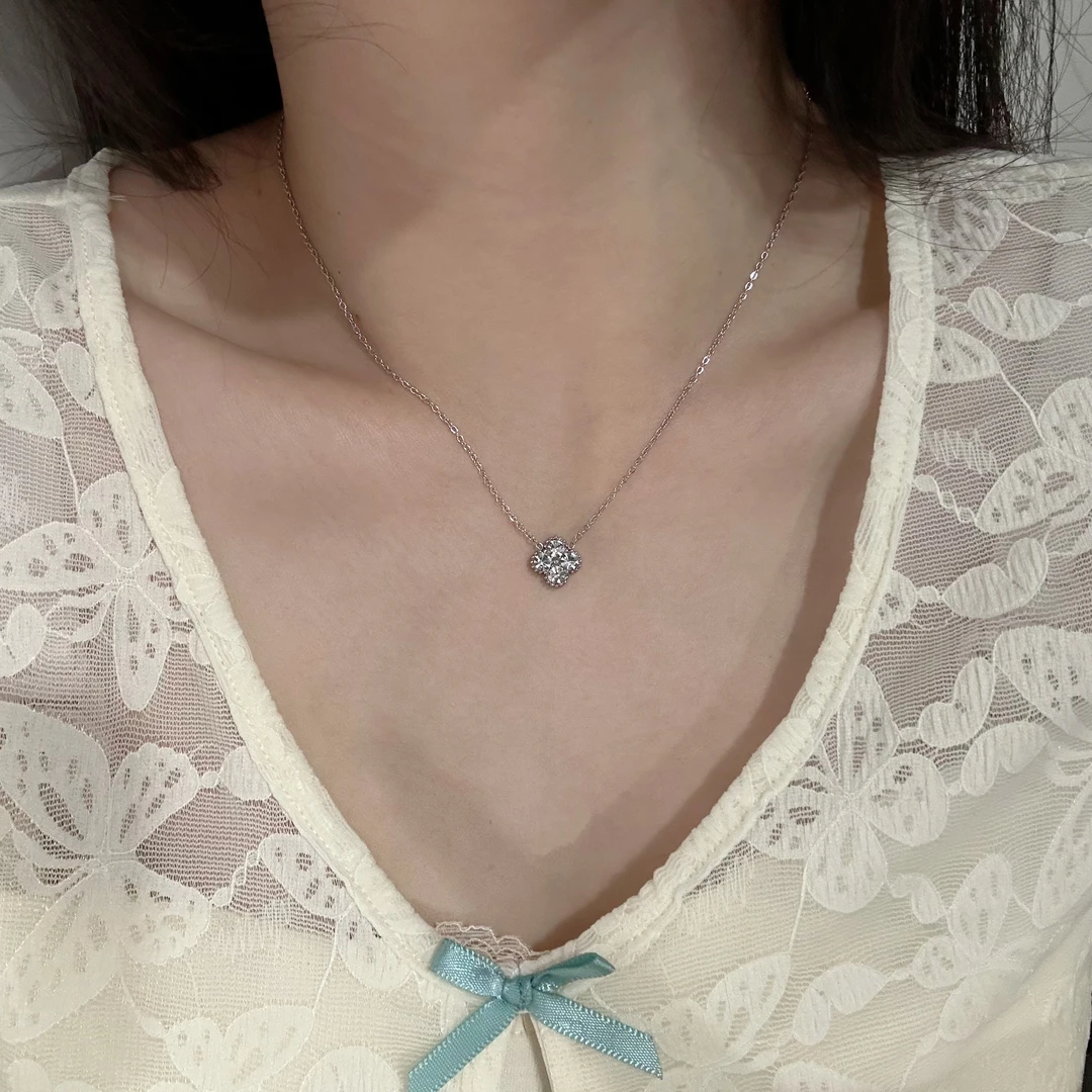 钛钢项链 8723银色微镶四叶草花朵小草气质精致轻奢小众女不掉色