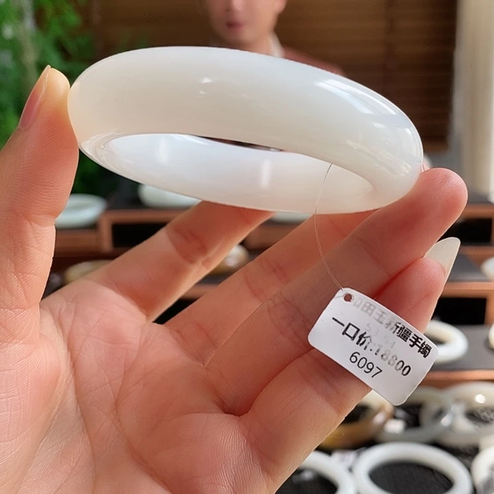 未镶嵌手镯和田玉6097