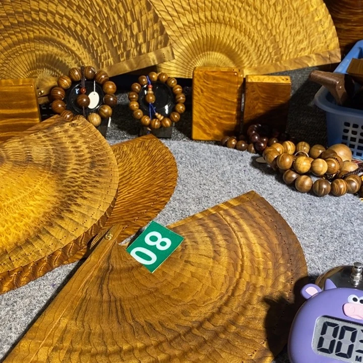 金丝楠星**姐金丝楠手把件