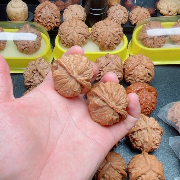 文玩核桃把件四座楼蛇头40×38×31