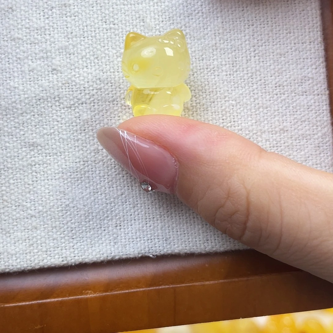 裸石琥珀未镶嵌猫咪
