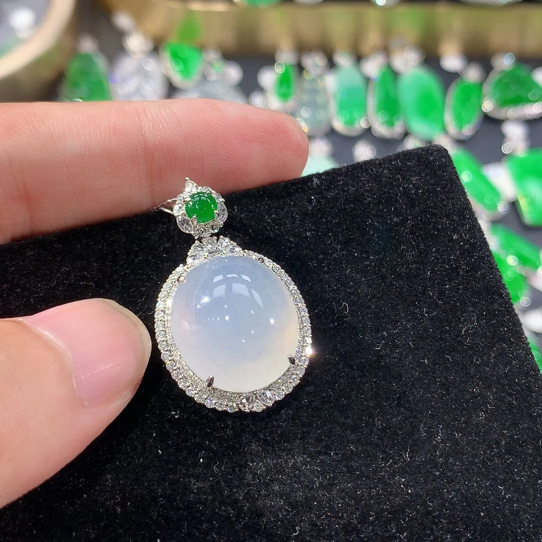 翡翠18K金镶嵌颈饰