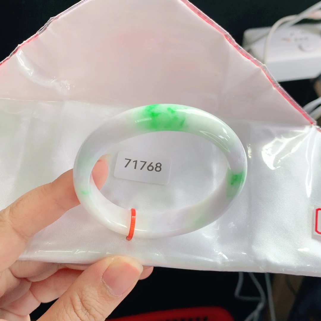 翡翠手镯（贵妃镯）未镶嵌03。
