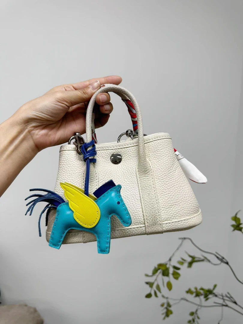 E013 时尚气质百搭早春出门出游挎包