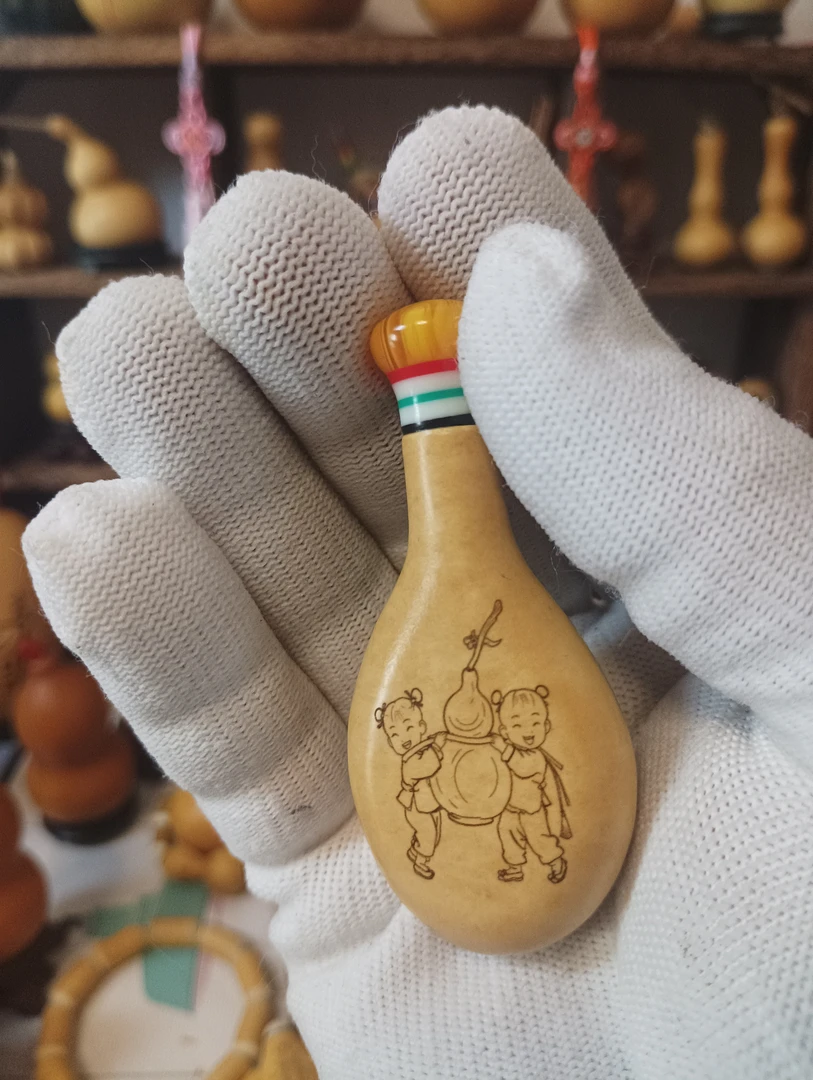 镶口夹扁双面刻画葫芦