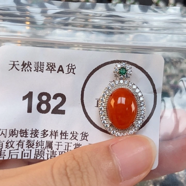 吊坠(不含链)未镶嵌翡翠