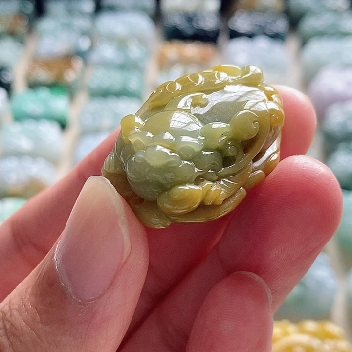 颈饰未镶嵌翡翠貔貅