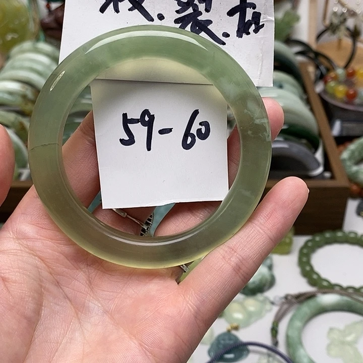 蛇纹石玉手镯未镶嵌岫玉1