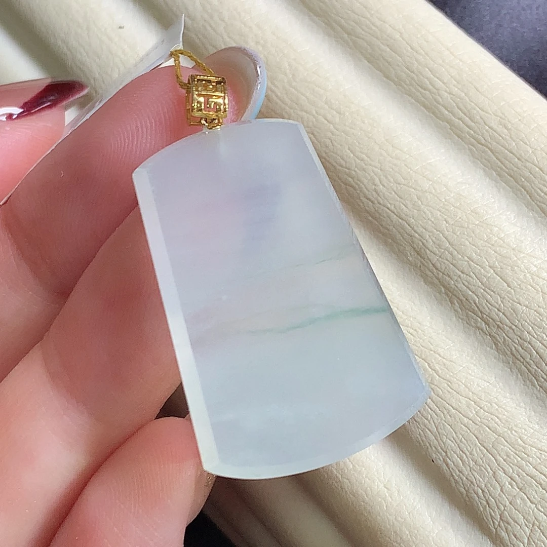 翡翠18K金镶嵌颈饰无事牌