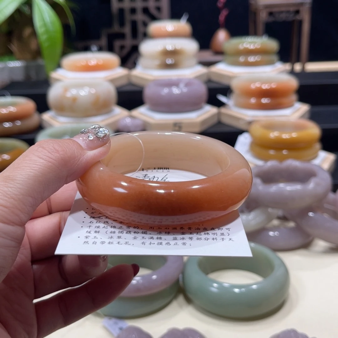 石英质玉手镯未镶嵌清**?