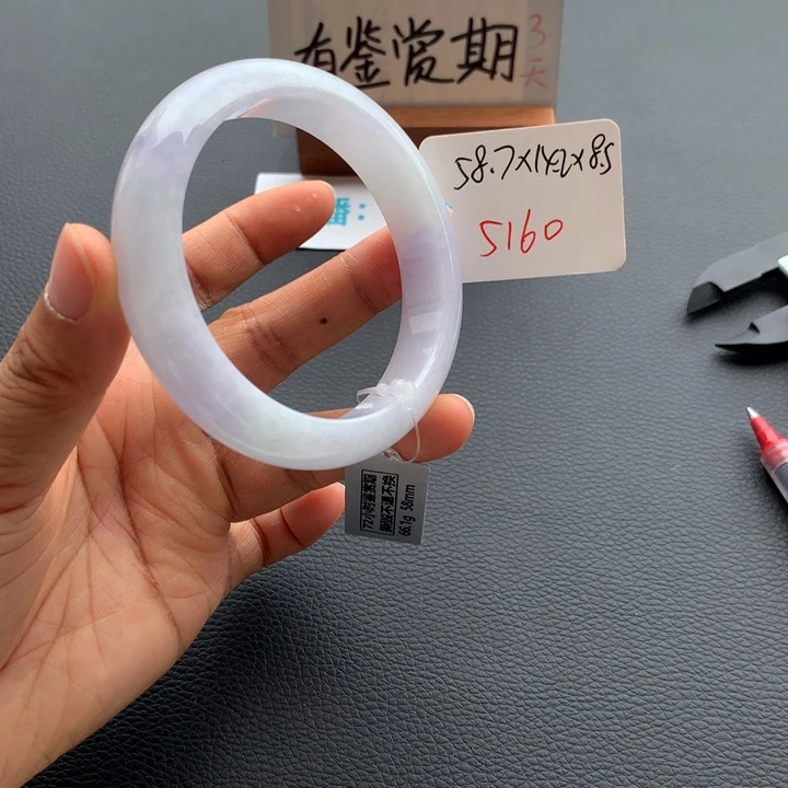 翡翠手镯未镶嵌翡翠手镯