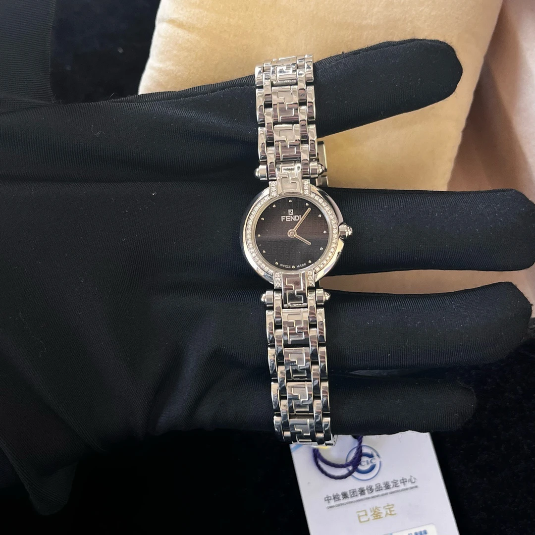 95新 FENDI/芬迪 fendi黑盘镶钻银表
