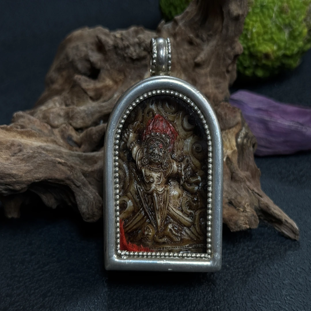 尼泊尔纯手工制作绘制925银骨雕嘎乌盒唐卡挂坠
