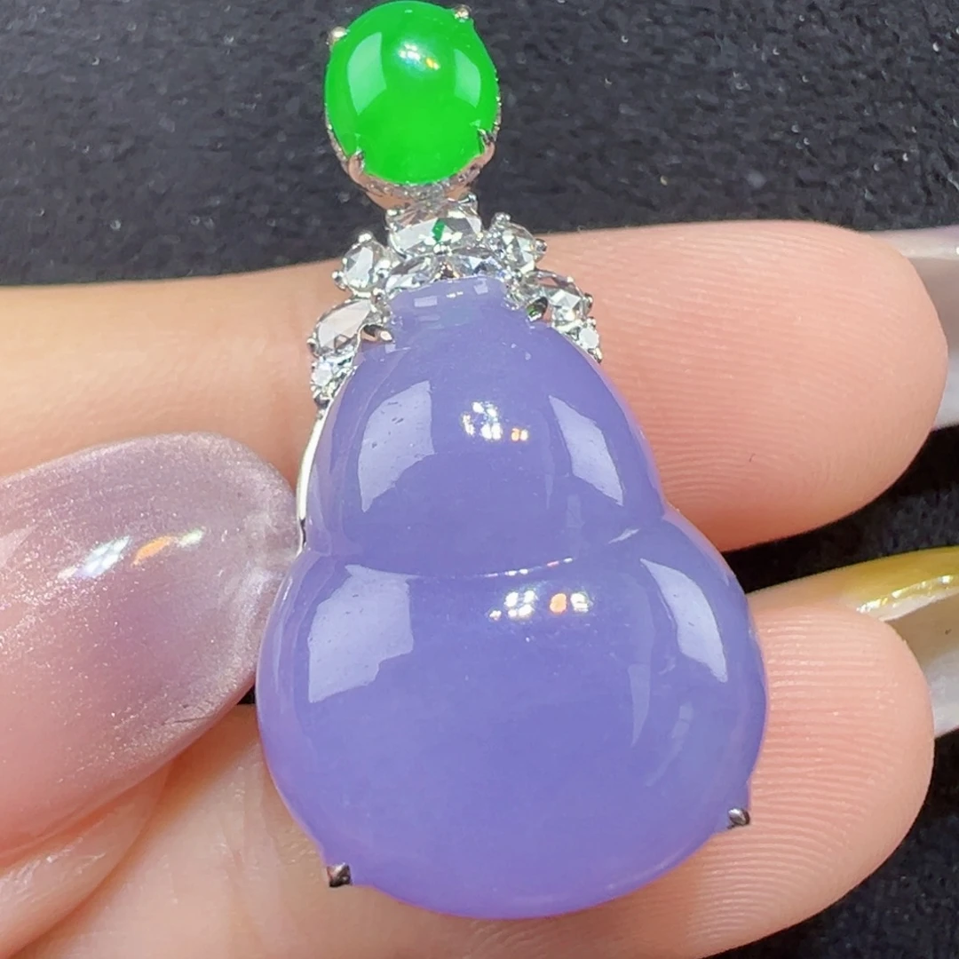 颈饰18K金镶嵌翡翠葫芦