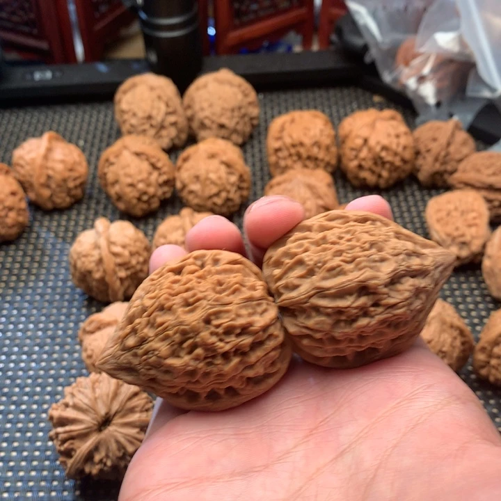 文玩核桃吊坠原树鸡心