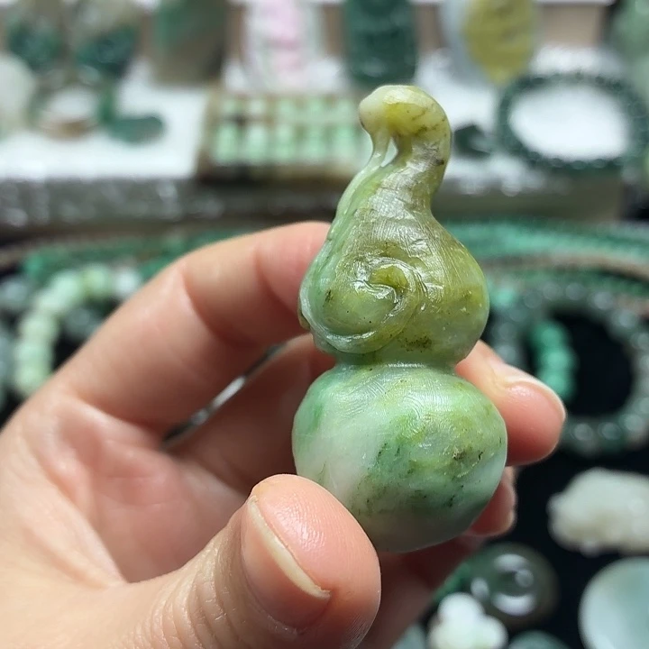 独山玉未镶嵌吊坠