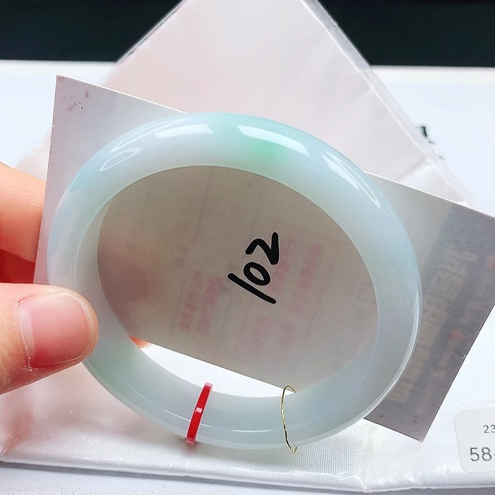 翡翠手镯未镶嵌58圈口