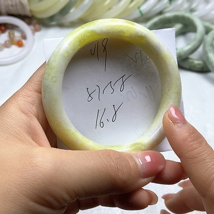 石英质玉未镶嵌手镯