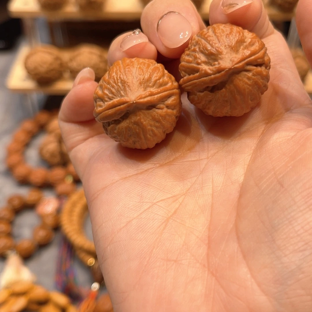 桃核把件红皮小肉包