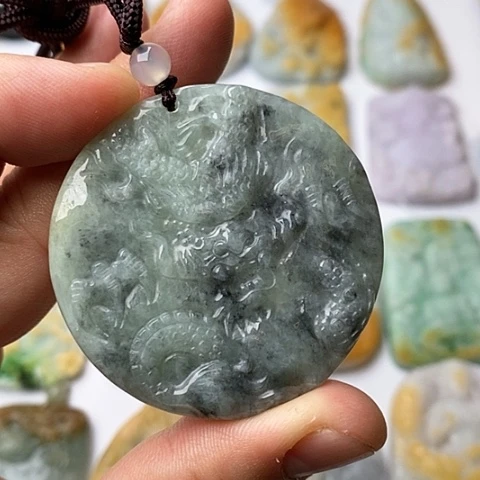 翡翠颈饰未镶嵌翡翠