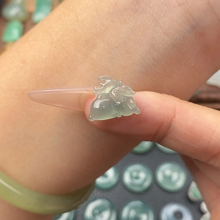颈饰未镶嵌翡翠一鹿有你