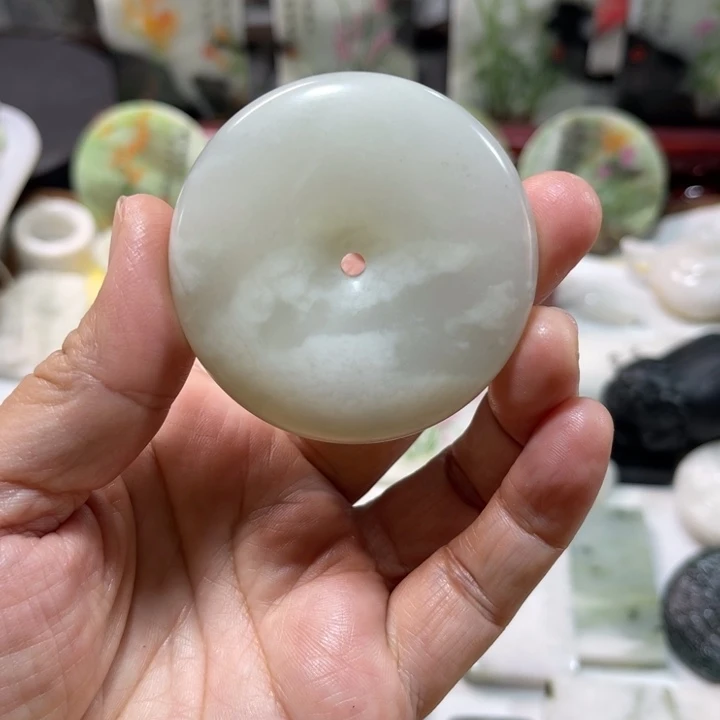 独山玉未镶嵌颈饰