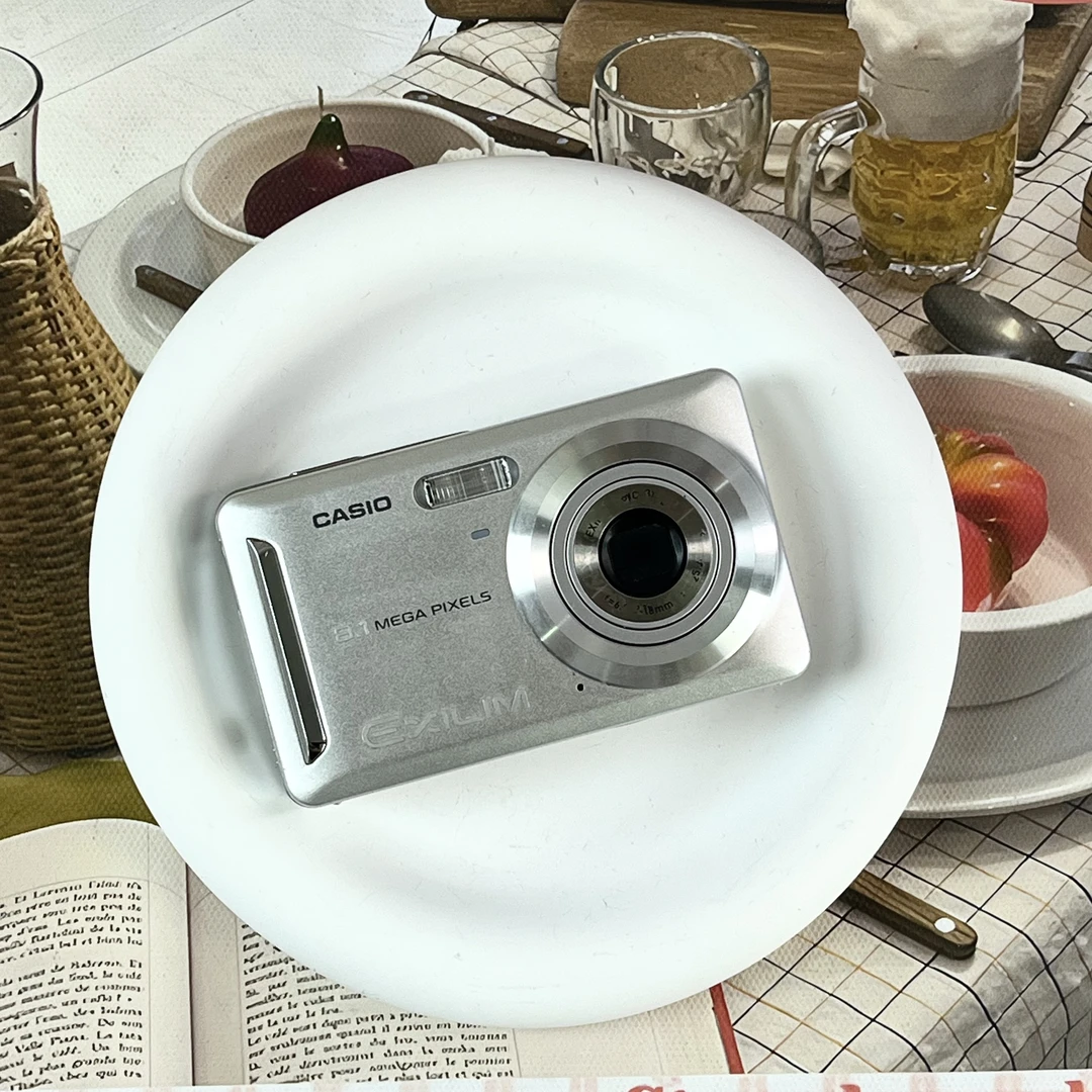 9新 Casio/卡西欧 z9银色 810万像素3倍变焦 二手no退no换