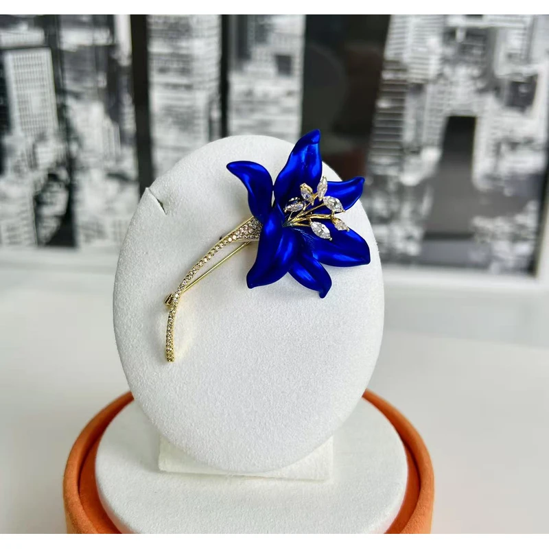 铜合金合成锆石胸针 铜合金/ TT-ENTRY LUX【蓝铃花-胸针】  (36mm)