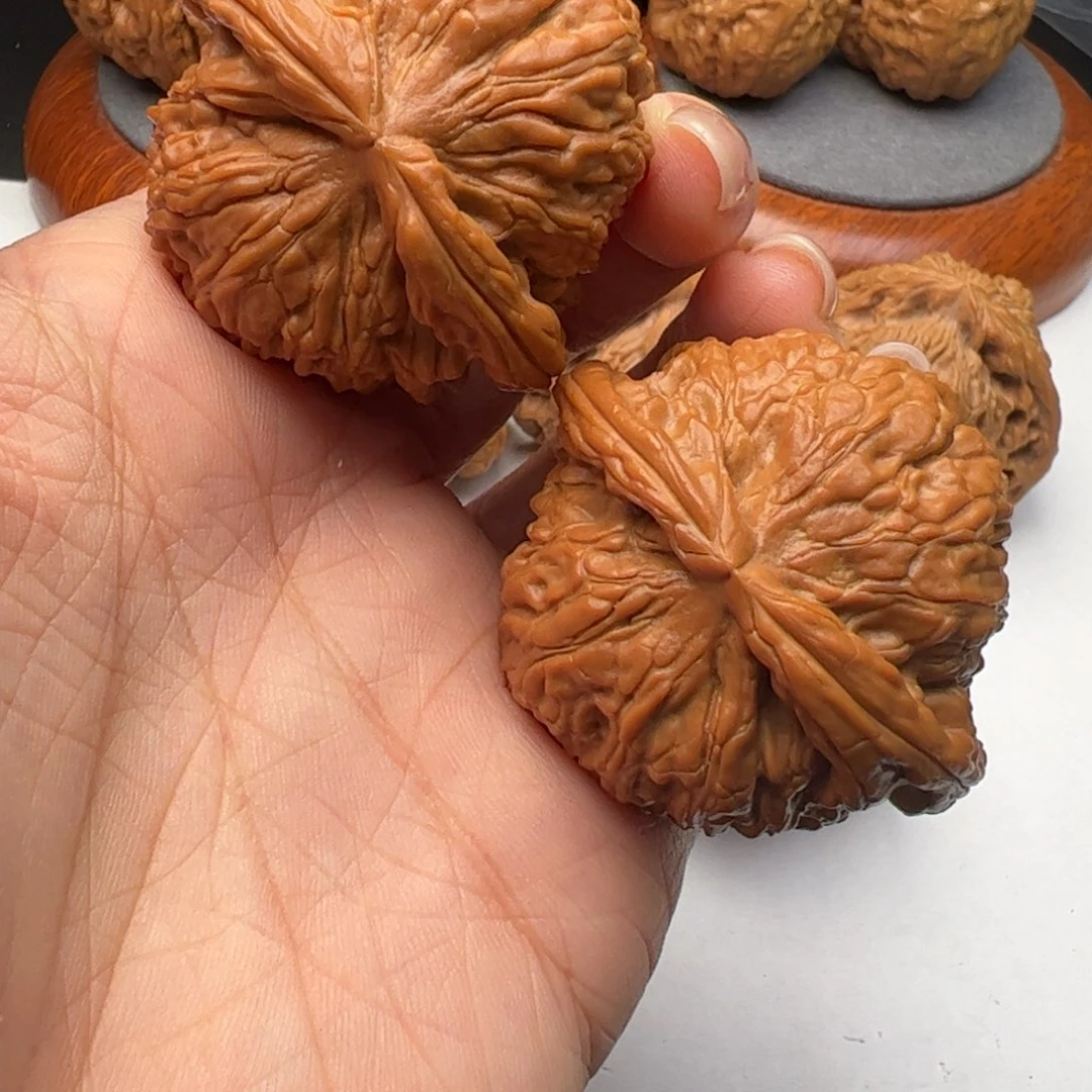 文玩核桃吊坠白狮子43