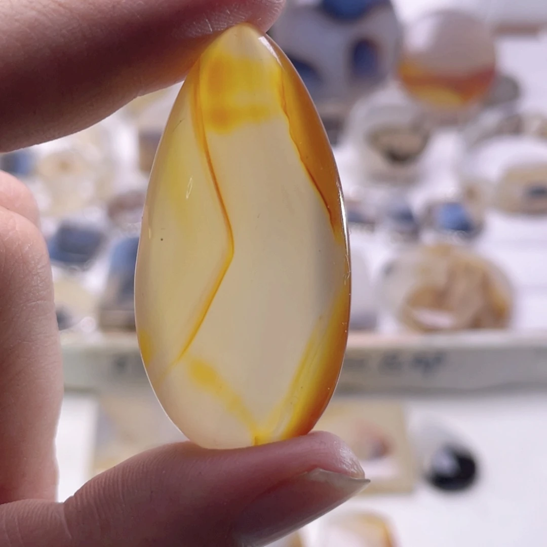 玛瑙/玉髓未镶嵌珠宝奇石
