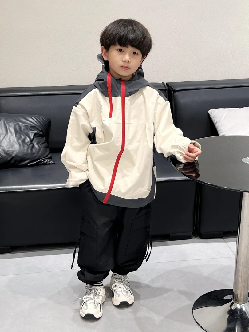 轩轩家2025男童秋款童装时尚拼接中小童拉链衫连帽儿童冲锋衣外套