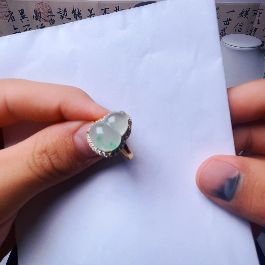 石英质玉（非洲翠）未镶嵌戒指