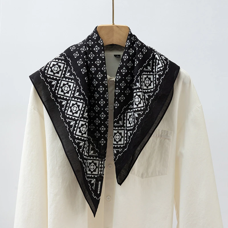 黑色经典格子真丝丝棉混纺丝巾女春季百搭洋气中方巾护颈小领巾