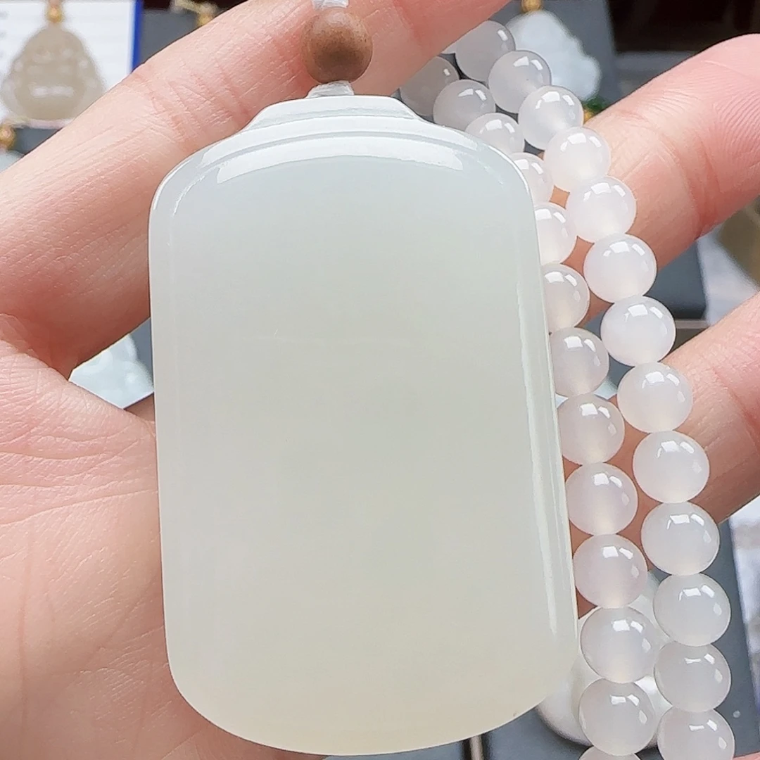 和田玉未镶嵌吊坠(赠链)