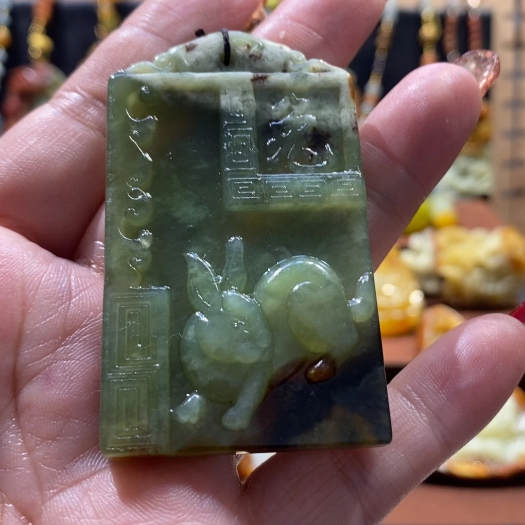 蛇纹石玉颈饰未镶嵌