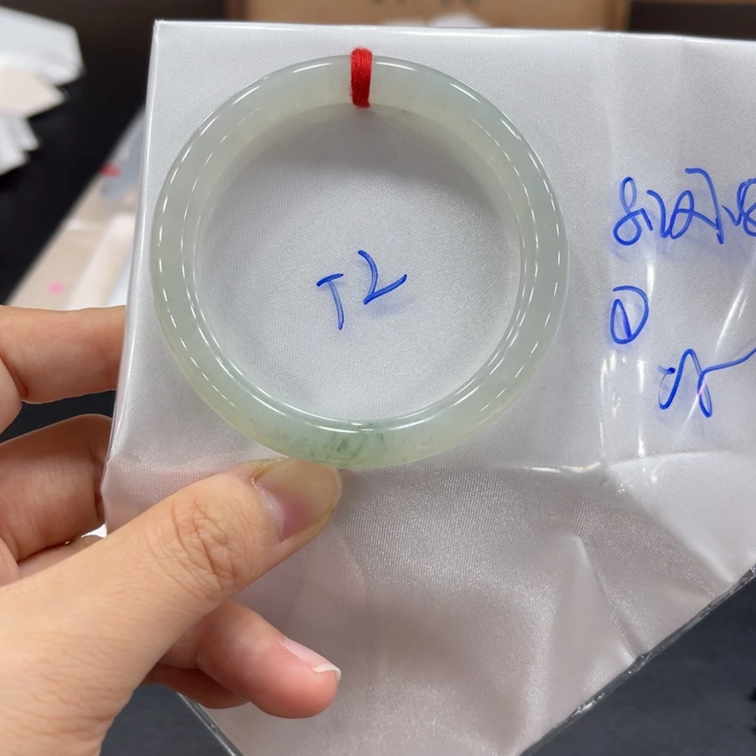 翡翠手镯未镶嵌翡翠