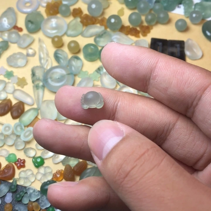 定制翡翠挂件未镶嵌