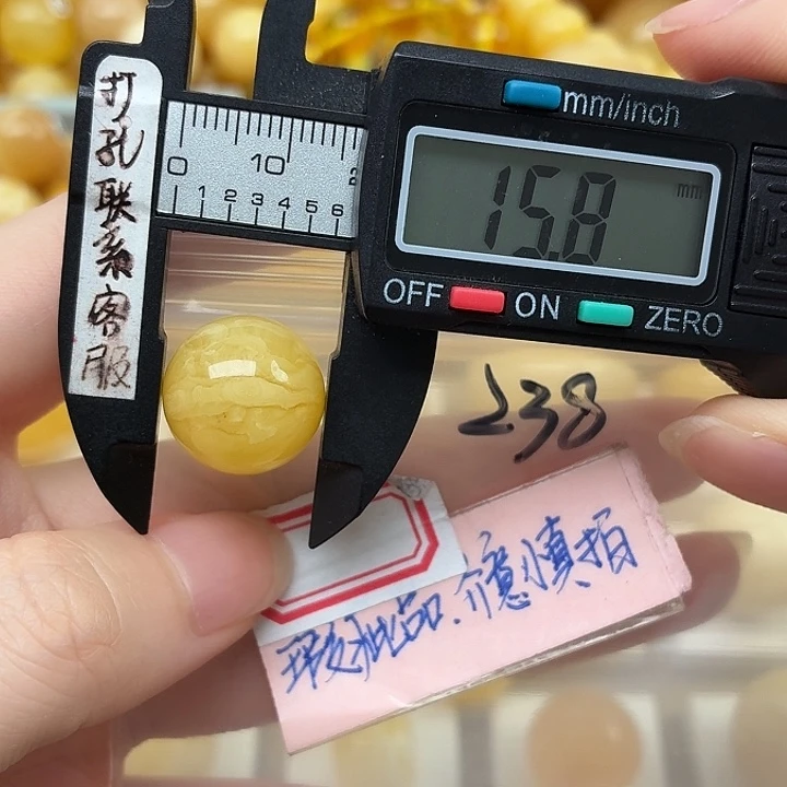 未镶嵌蜜蜡裸石大瑕