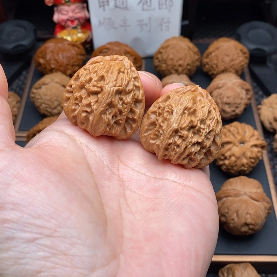 迪***曼文玩核桃把件三角白