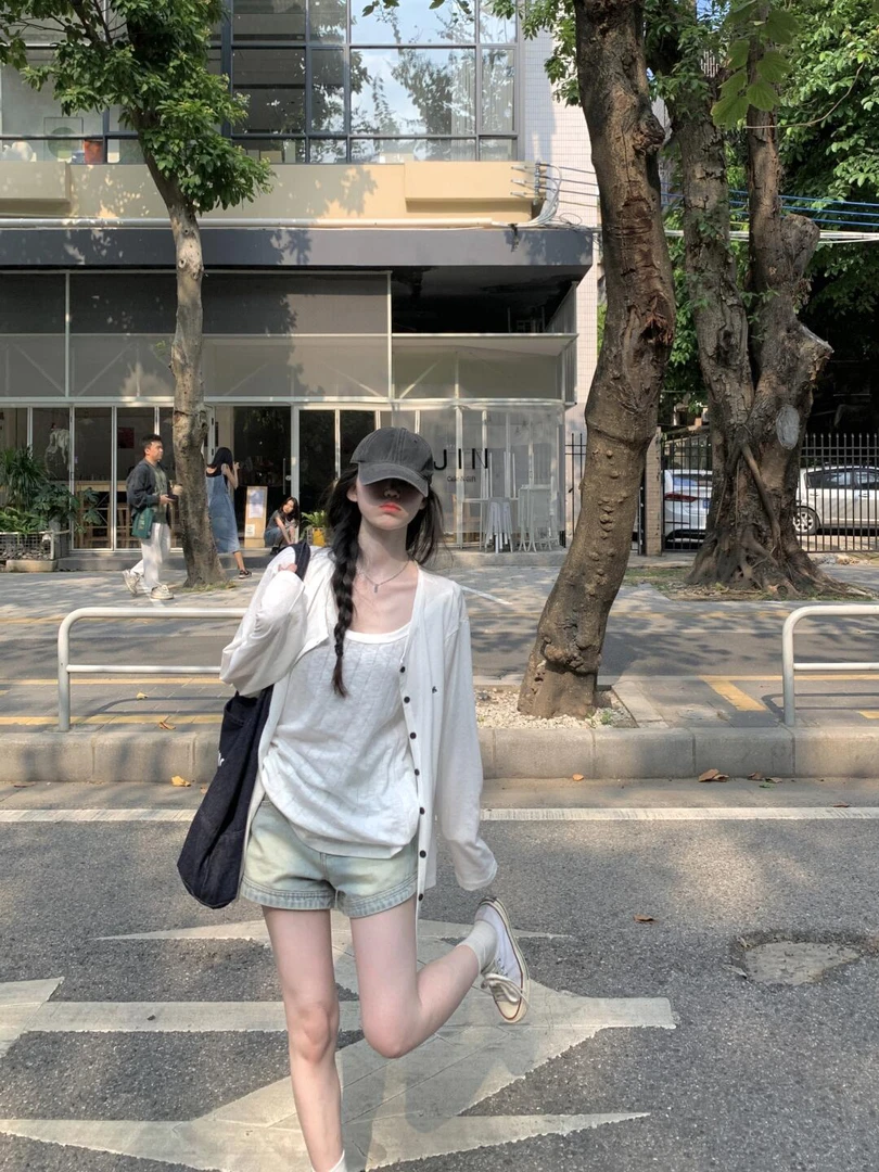 夏季新款洋气衣服女气质简约修内搭高腰百搭短裤显瘦开衫三件套