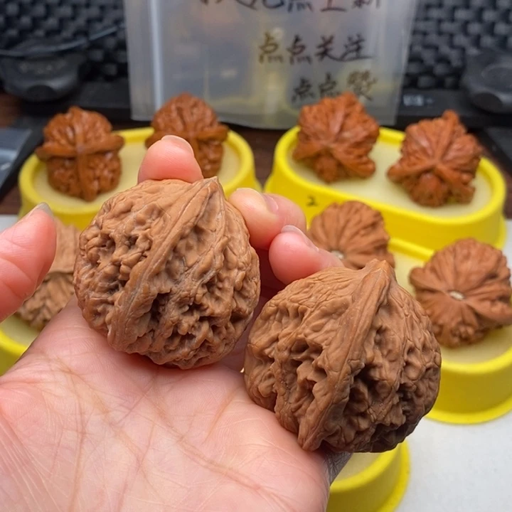 文玩核桃吊坠43盘龙虎