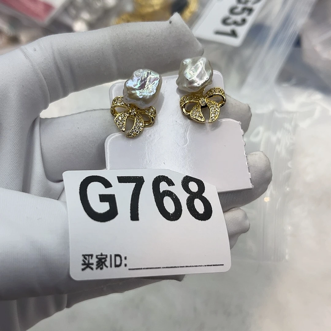 淡水珍珠合金耳饰