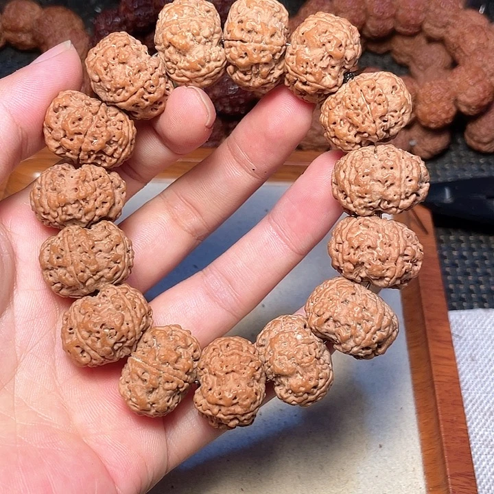 卿***.金刚菩提吊坠金刚