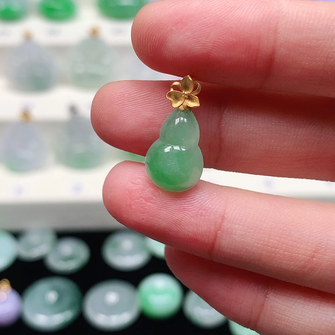 翡翠18K金镶嵌颈饰翡翠吊坠