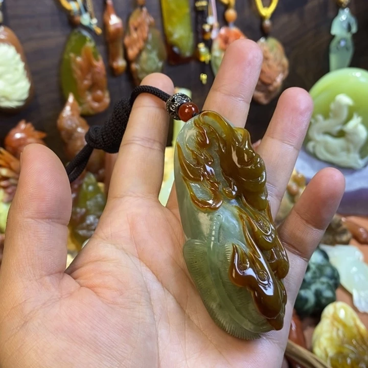 蛇纹石玉未镶嵌颈饰