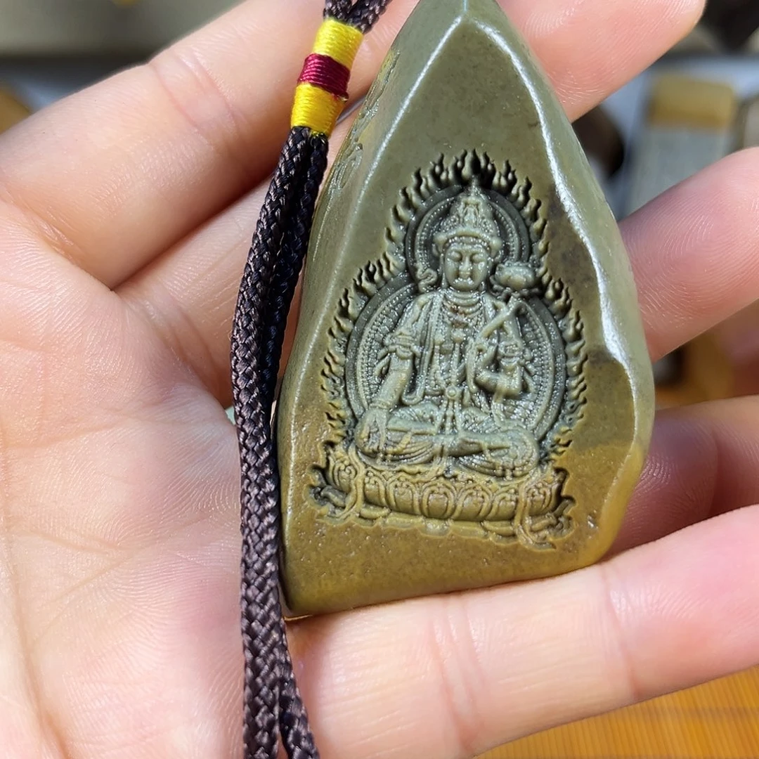 新疆原石雕刻手把件