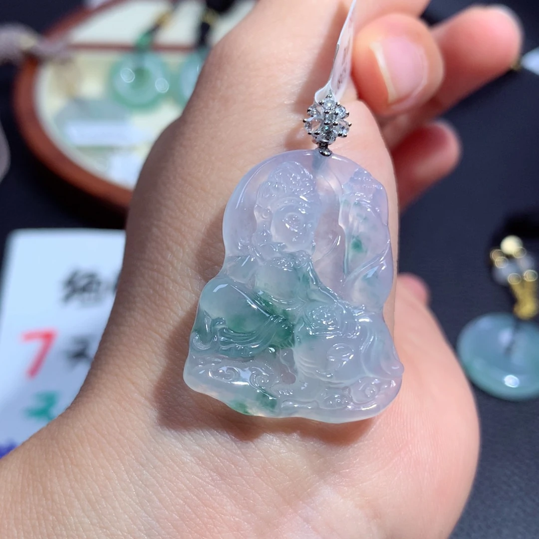 翡翠18K金镶嵌颈饰普贤